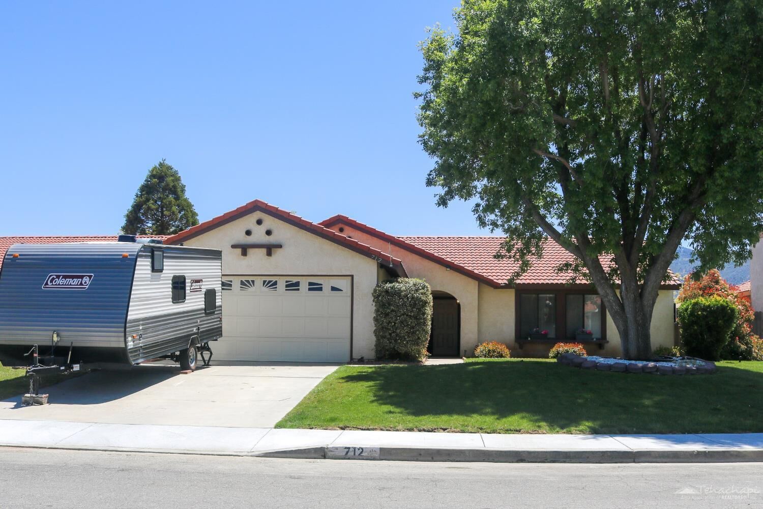 Property Photo: 712 Silver Oak Drive CA 93561