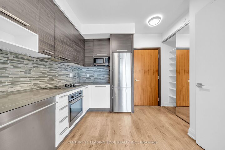 Photo de la propriété:  36 Park Lawn Road 2608  ON M8Y 3H8 