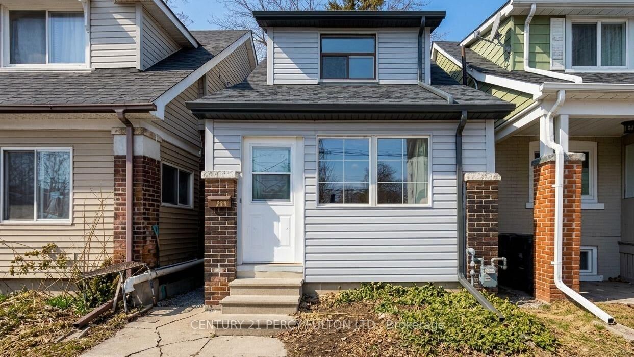 Property Photo:  366 Coxwell Avenue  ON M4L 3B7 