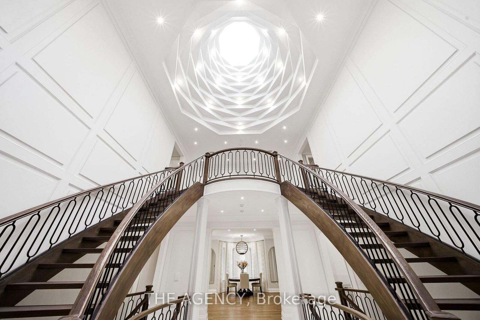 Property Photo: 8 Bayview Park Lane ON L4E 3G1