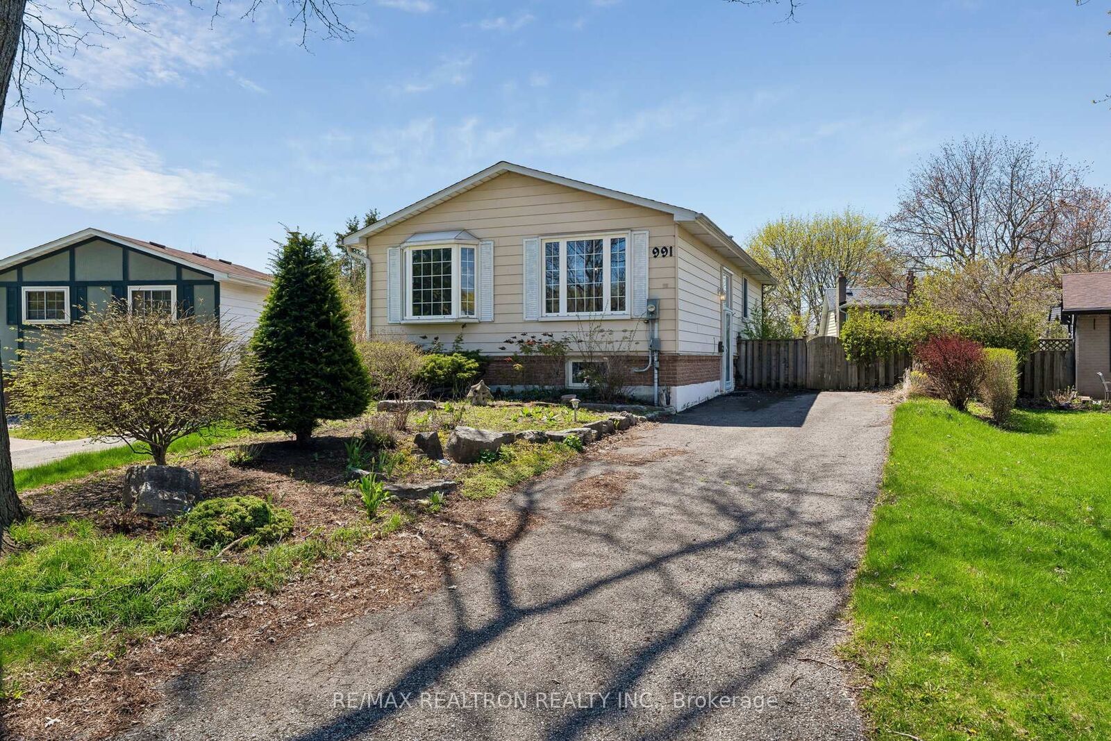 Property Photo: 991 Cardinal Court ON L1G 6Y4