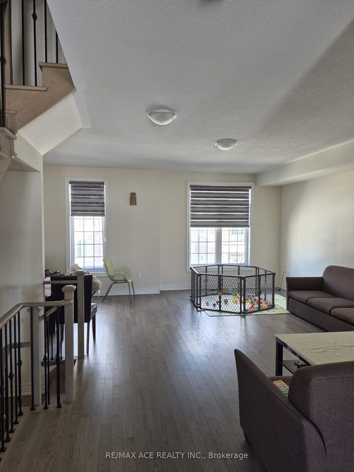 32 Andress Way — photo 1