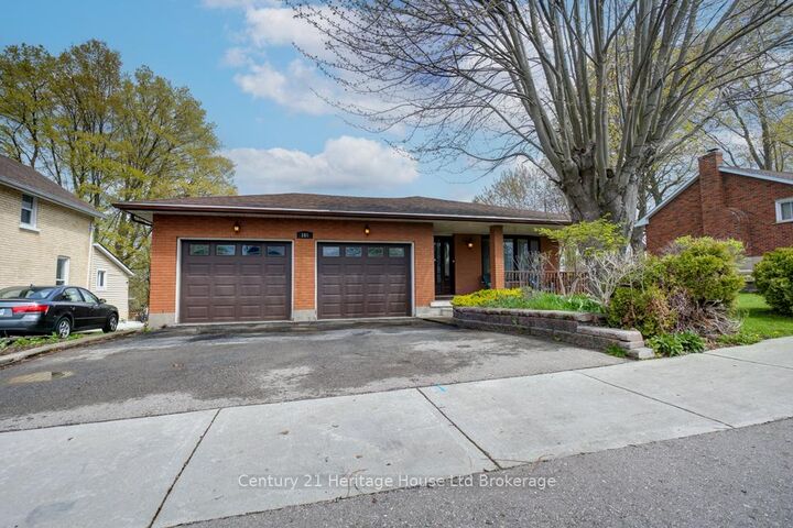 165 Park Row — photo 1