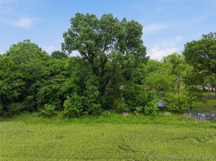 Property Photo:  511 W Oak Street  OK 74470 