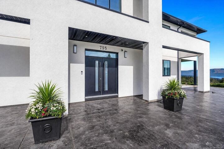 Property Photo: 755 Butterfield Rd BC V8H 1B6
