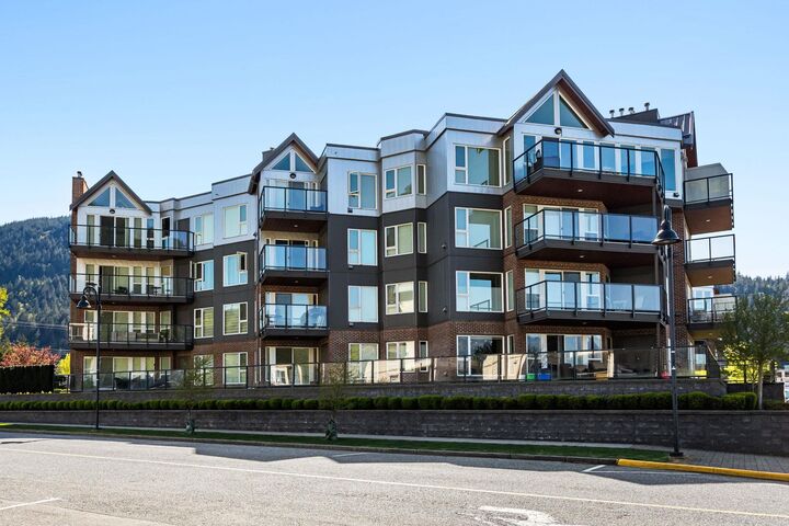 Property Photo: 378 Esplanade Avenue 123 BC V0M 1A3