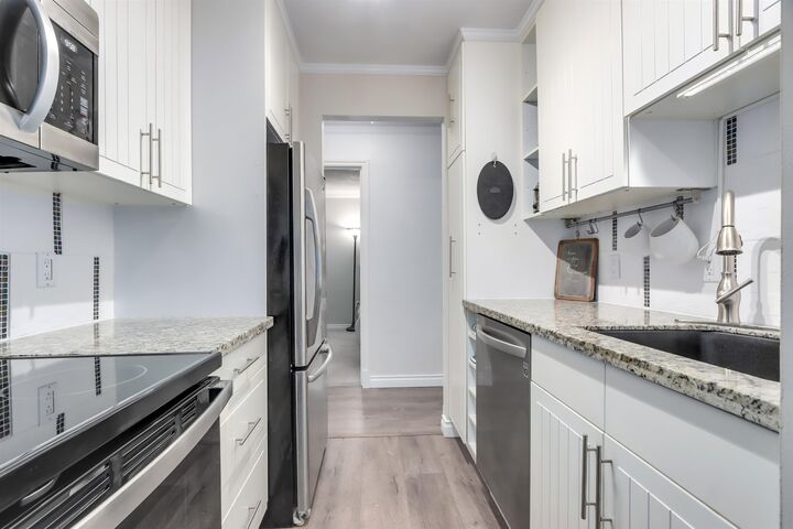 2004 Fullerton Avenue 303 — photo 1