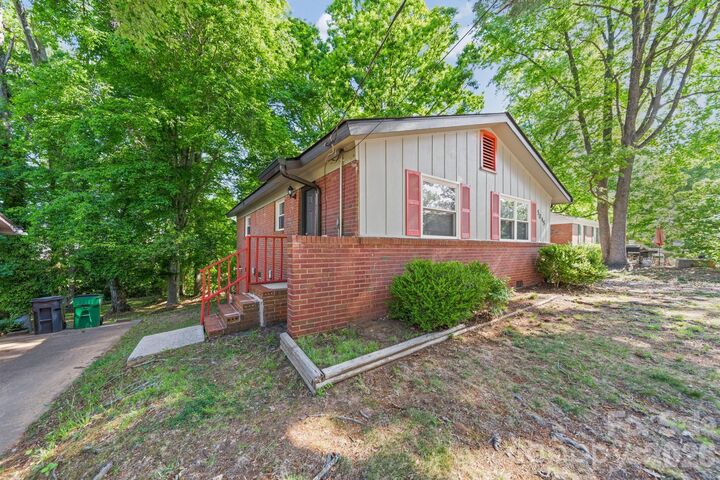Property Photo:  5045 Curtiswood Drive  NC 28213 