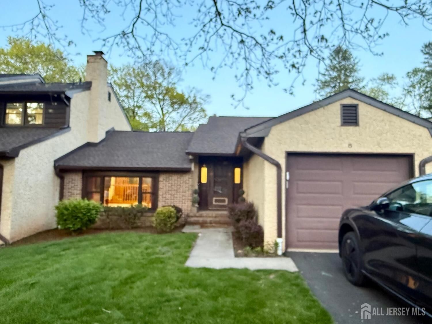 Property Photo:  8 Teaberry Drive  NJ 08820 