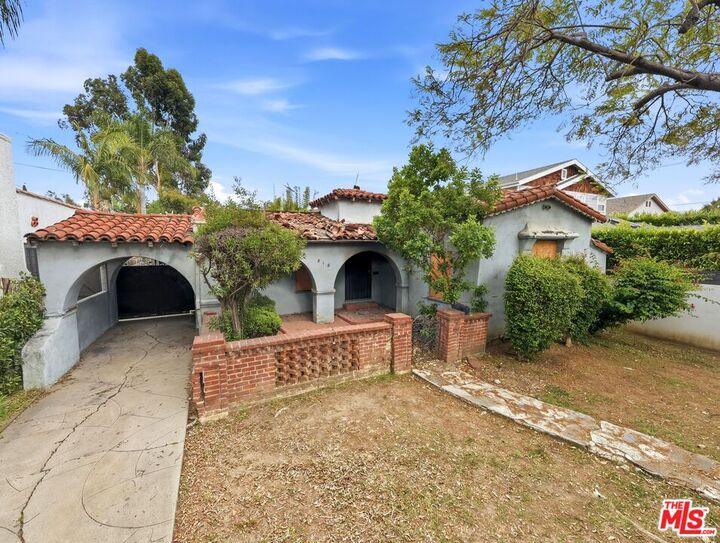 Property Photo:  812 N Crescent Heights Blvd  CA 90046 