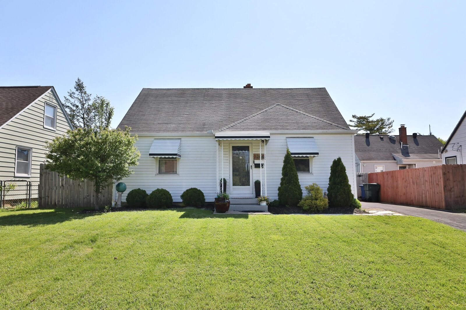 Property Photo:  3264 Eisenhower Road  OH 43224 