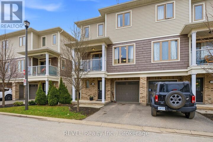 Property Photo:  19 Scarlett Common 20  ON L2P 0C4 