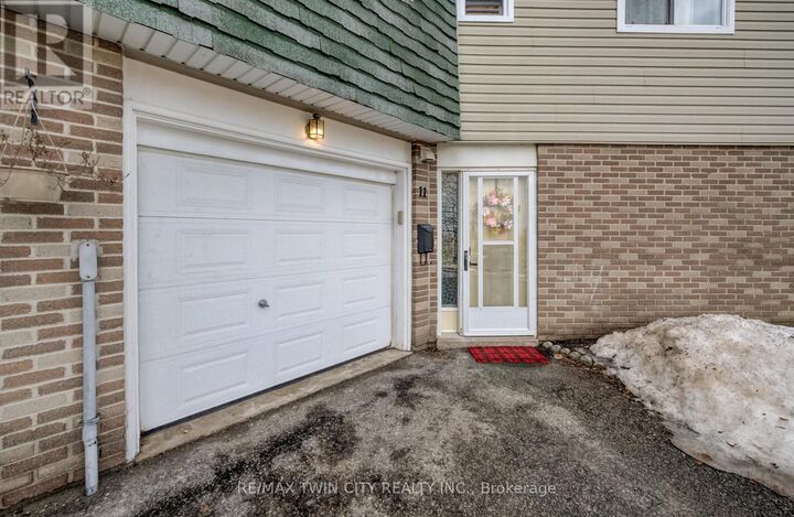 Property Photo:  60 Elmsdale Drive 11  ON N2E 2G4 