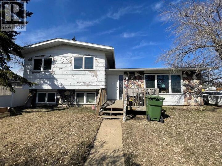 Property Photo:  5438 49 Avenue  SK S9V 0V3 