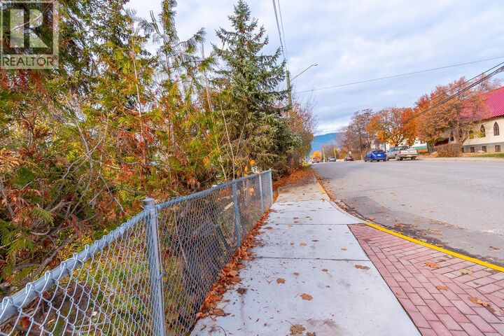 Property Photo:  161 Shuswap Street Southwest  BC V1E 4N2 