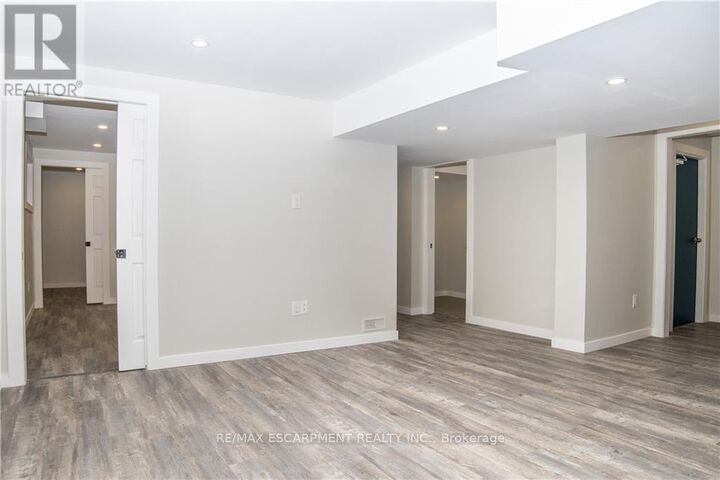 Property Photo:  43 Fleming Crescent Lower  ON N3W 0C3 