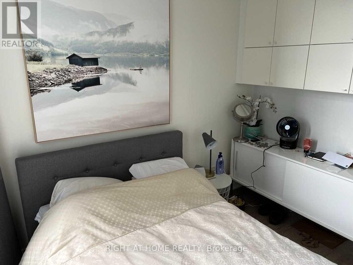 Property Photo:  21 Carlton Street 3102  ON M5B 1L3 