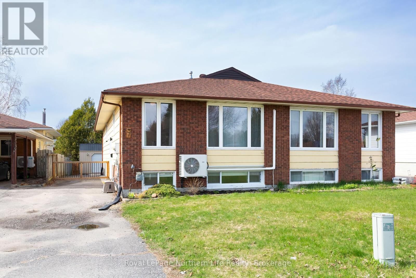 Property Photo:  7 Harris Drive  ON P1A 3Z1 