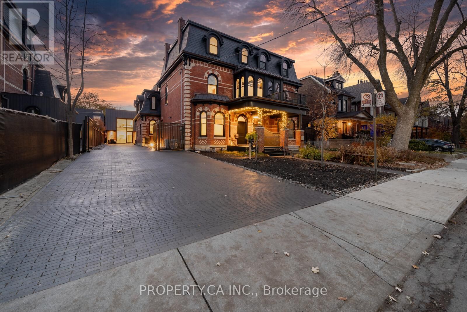 Property Photo:  38 Beaconsfield Avenue Main House  ON M6J 3H9 