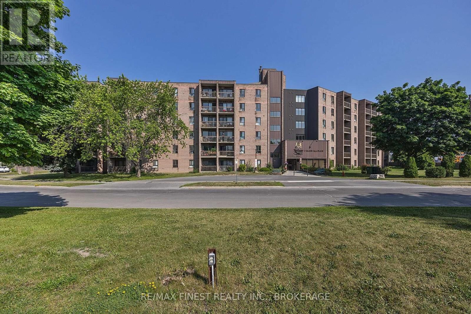 Property Photo:  17 Eldon Hall Place 414  ON K7M 7H5 