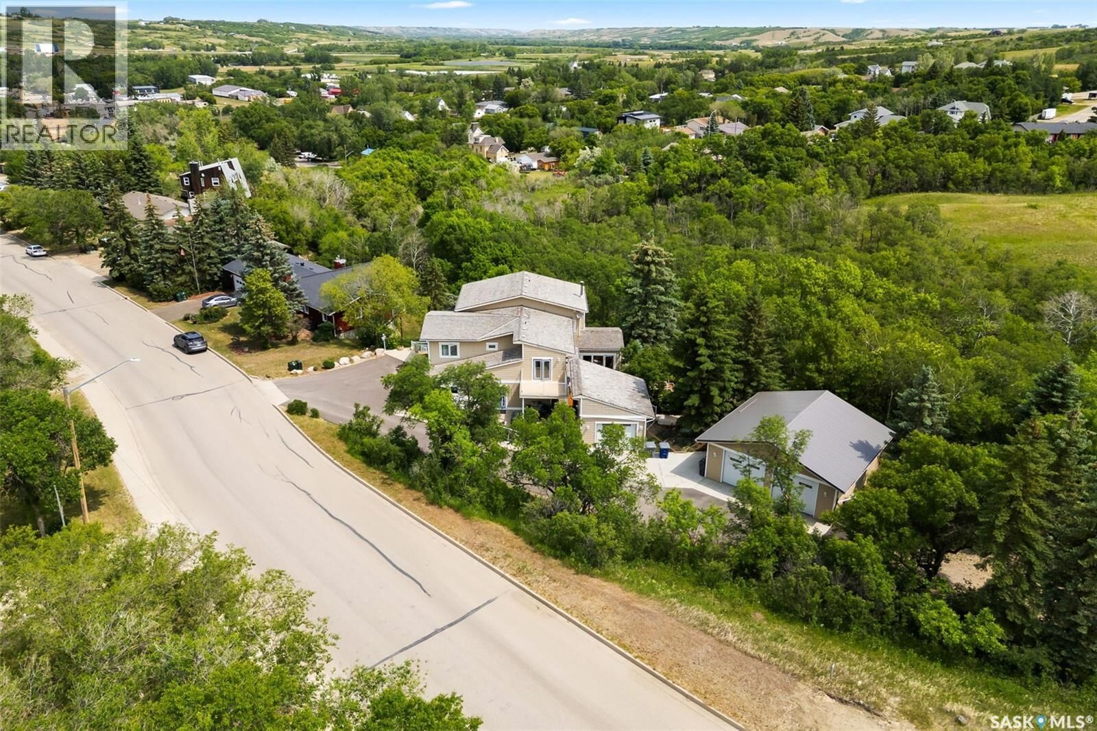 Property Photo: 475 James Street S SK S0G 3C0