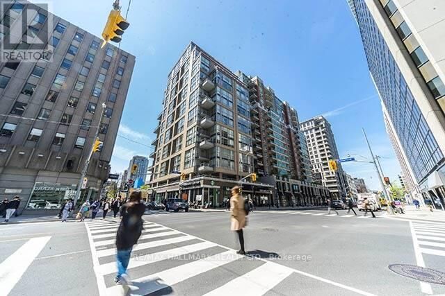 Property Photo: 80 Cumberland Street 307 ON M5R 3V1