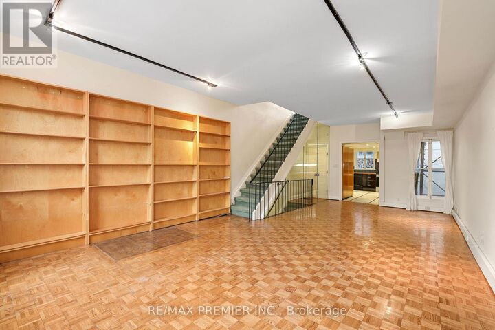 Property Photo:  394-A King Street East Upper  ON M5A 1K9 