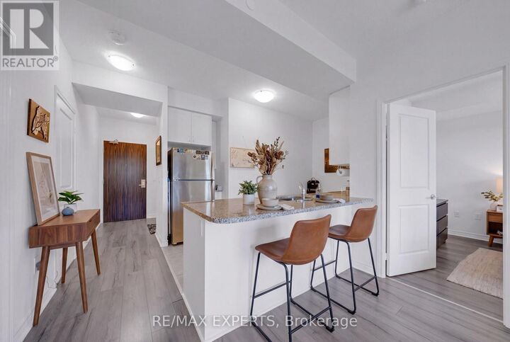 Property Photo:  349 Rathburn Road West 201  ON L5B 0G9 