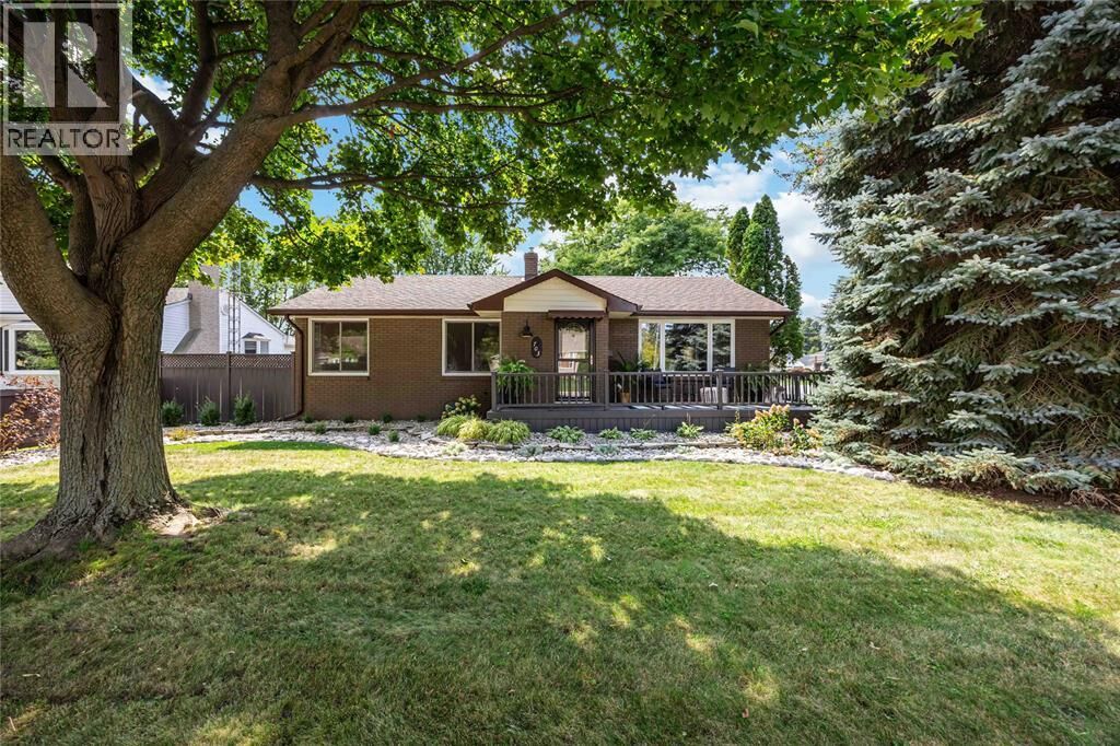 Property Photo:  703 Michigan Avenue  ON N7V 1G9 