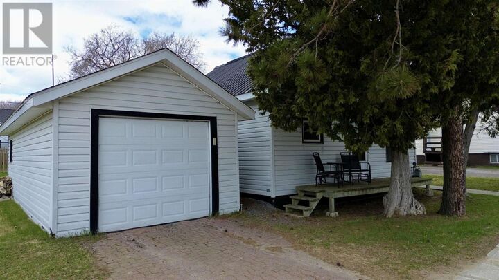 Property Photo:  66 Hudson St  ON P0R 1C0 