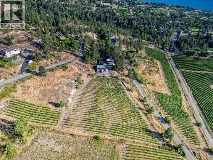 Property Photo: 1305 Smethurst Road BC V0H 1N1