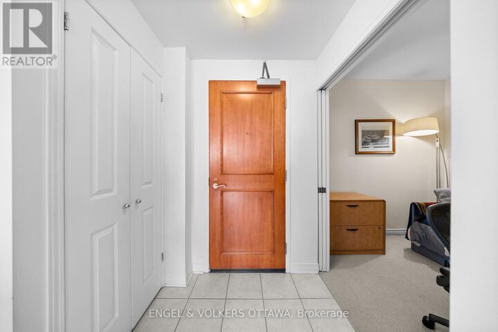 Property Photo:  570 Laurier Avenue West 1103  ON K1R 1C8 