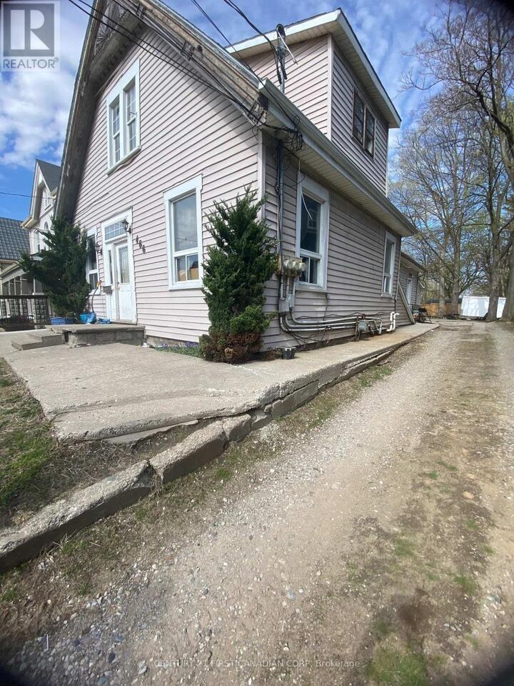 Property Photo:  466 Adelaide Street North  ON N6B 3H9 