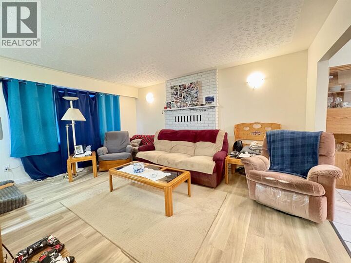 Property Photo:  2688 Norwood Street  BC V2L 5L5 