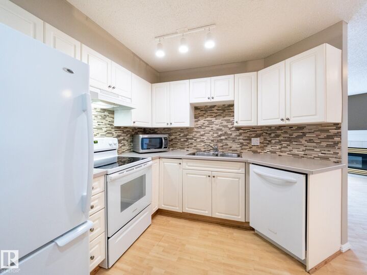 Property Photo:  11716 100 Avenue NW 205  AB T5K 2G3 