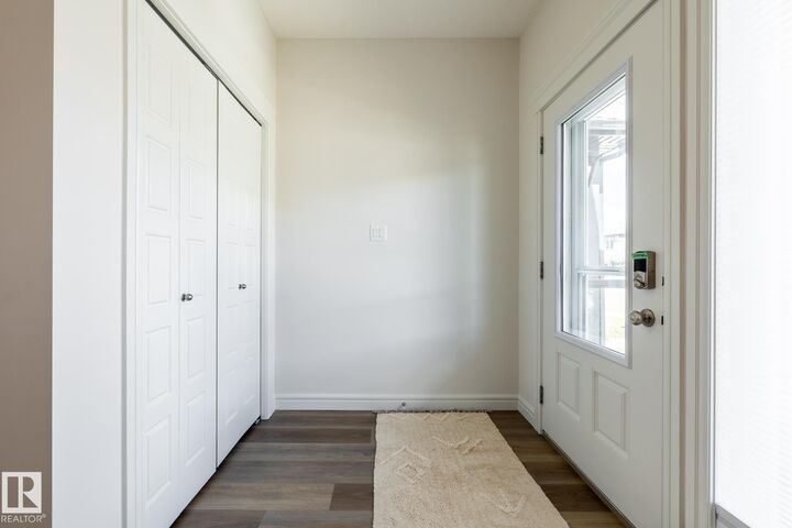 Property Photo:  1943 Graydon Hill Green Green SW  AB T6W 4C3 