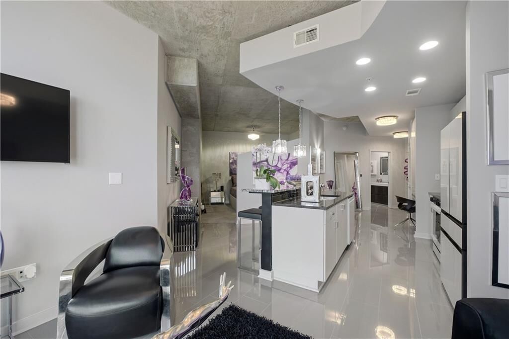 Property Photo:  400 W Peachtree Street NW 2914  GA 30308 