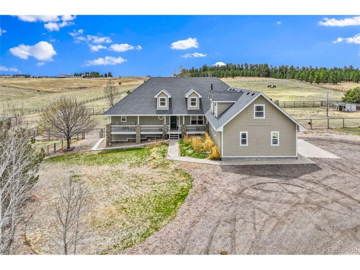 Property Photo:  