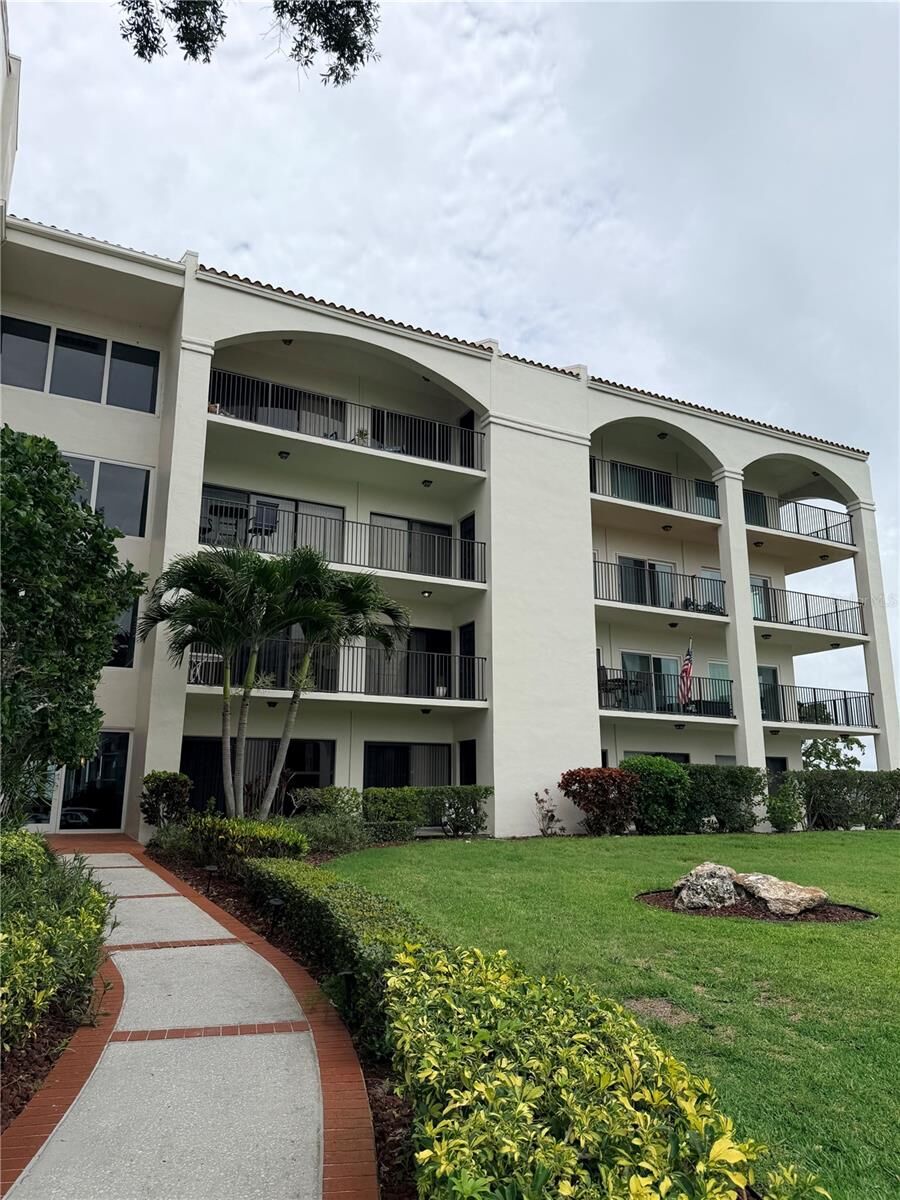 Property Photo: 328 Mariner Drive 328 FL 34689