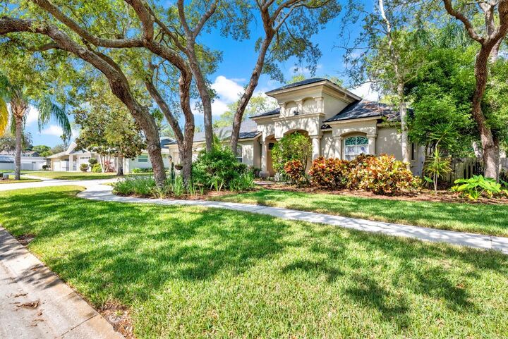 Property Photo:  1021 Hamilton Avenue  FL 34689 