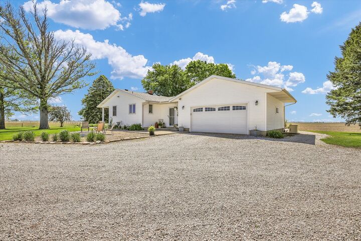 Property Photo:  2429 County Road 2200 E  IL 61873 