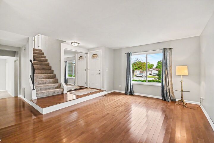 Property Photo:  7 Oriole Court  IL 60517 