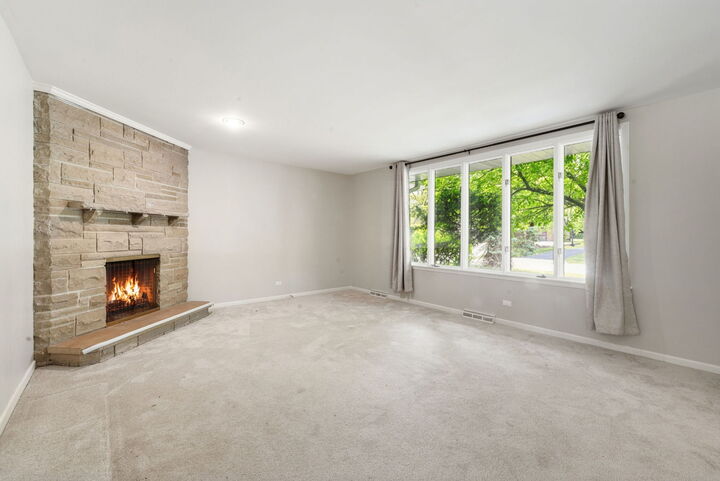 Property Photo:  27 Sheffield Lane  IL 60523 