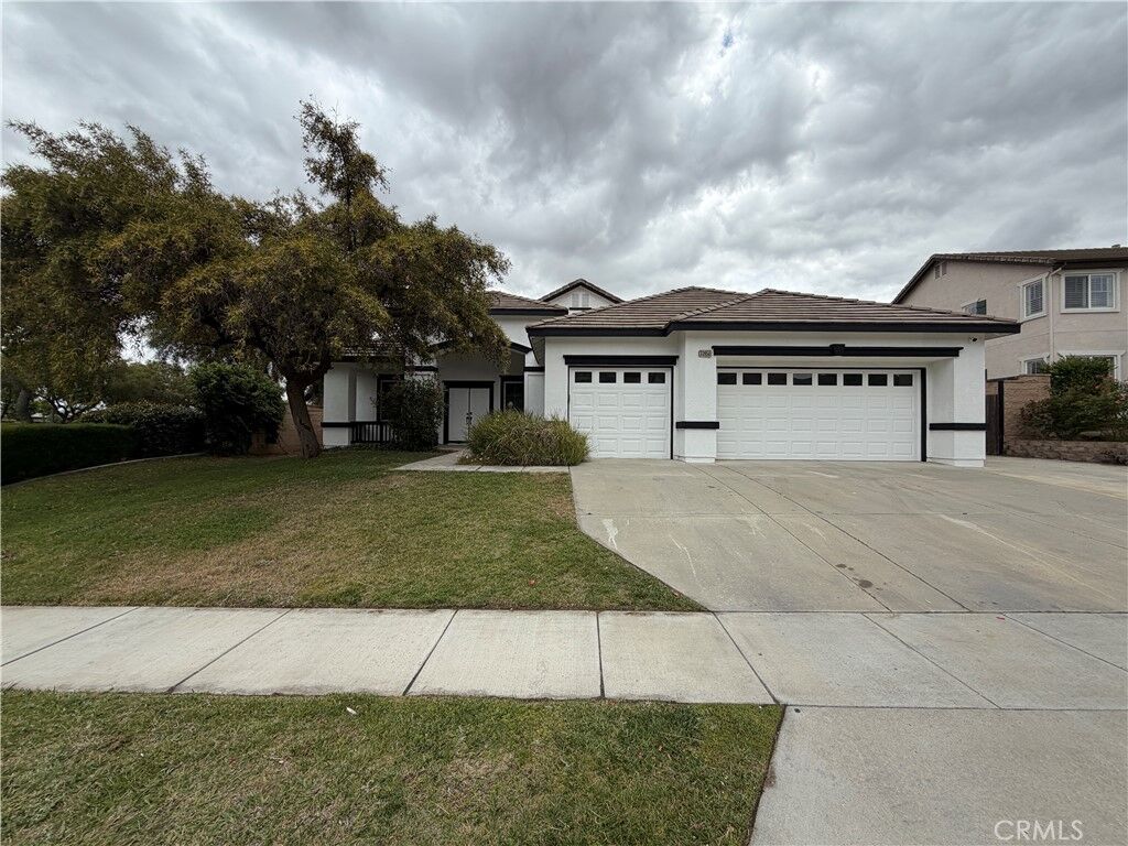 Property Photo: 33950 Indigo Place CA 92563