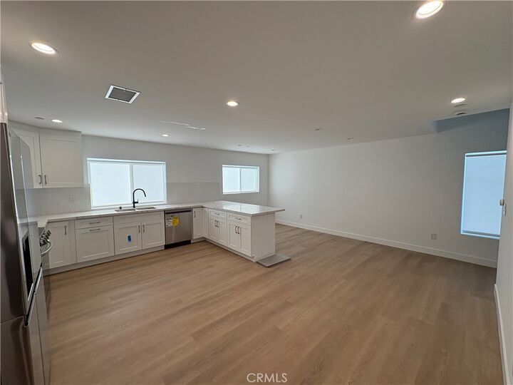 Property Photo:  14165 Calvert Street  CA 91401 