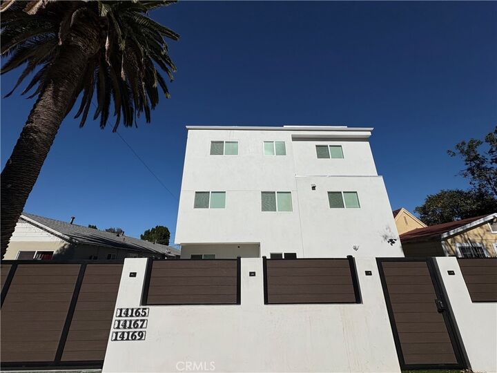 Property Photo: 14165 Calvert Street CA 91401