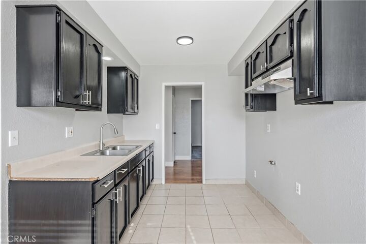 Property Photo:  1308 E Oaks Street D  CA 90221 