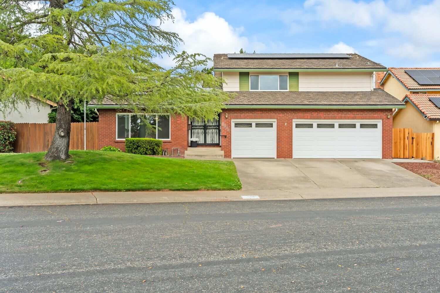 Property Photo:  1116 Terra Way  CA 95661 