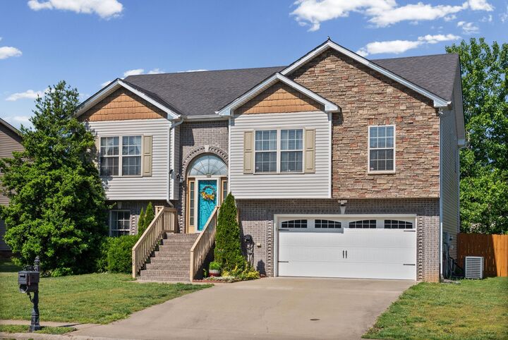 Property Photo:  1160 Chinook Cir  TN 37042 