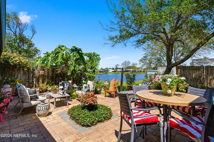 Property Photo: 2543 Dauphine Court E FL 32082
